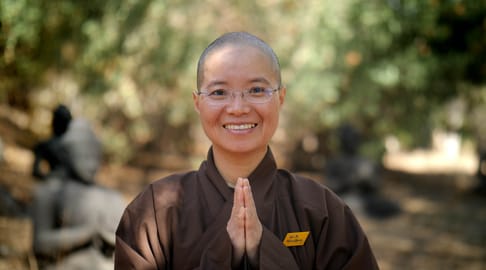 Sister mai trang