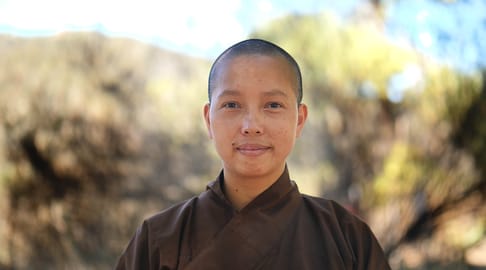 Sister tuyet nghiem