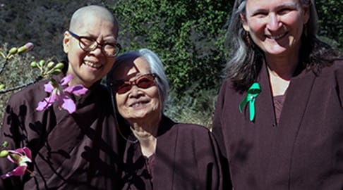 Sr Huong Nghiem w Phuong Thao Laura Oct 2019 Enhanced