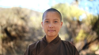 Sister tuyet nghiem
